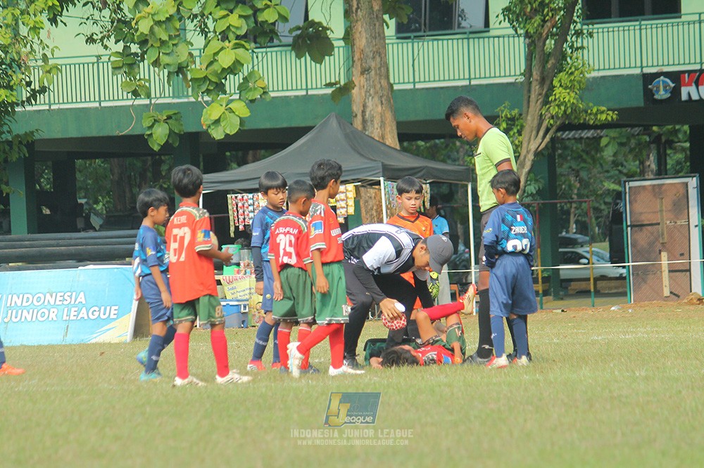 ijlu9 plate 050726 wiradhika soccer vs brazillian ss senayan