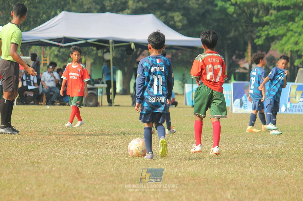 ijlu9 plate 050726 wiradhika soccer vs brazillian ss senayan