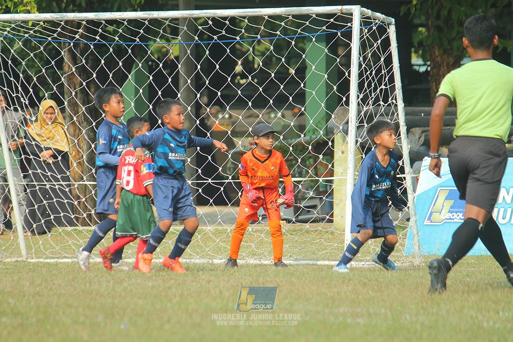 ijlu9 plate 050726 wiradhika soccer vs brazillian ss senayan