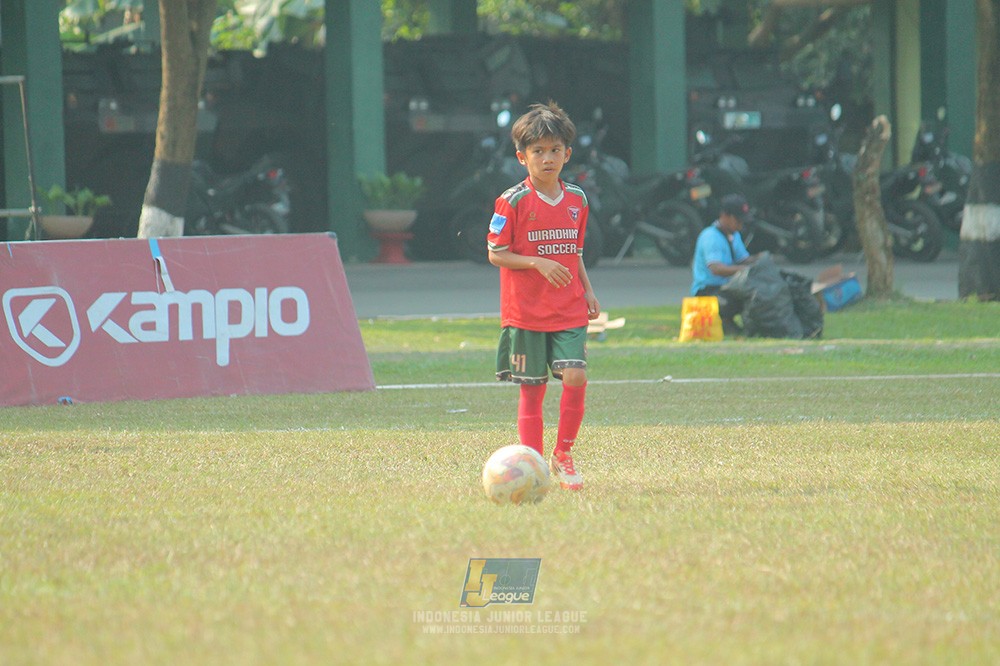 ijlu9 plate 050726 wiradhika soccer vs brazillian ss senayan
