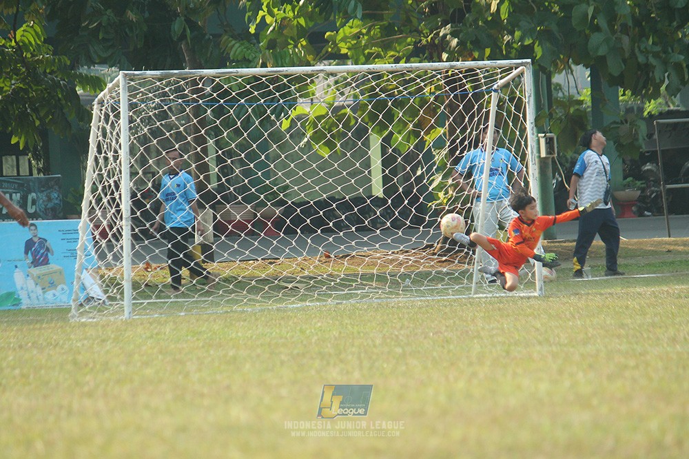 ijlu9 plate 050726 wiradhika soccer vs brazillian ss senayan