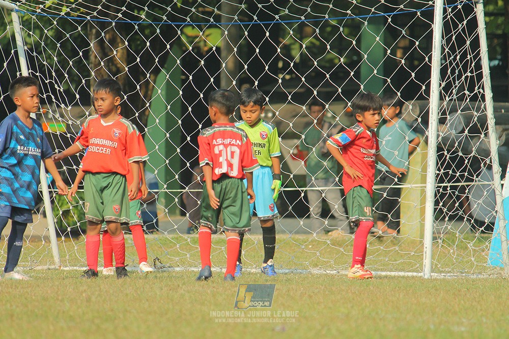 ijlu9 plate 050726 wiradhika soccer vs brazillian ss senayan