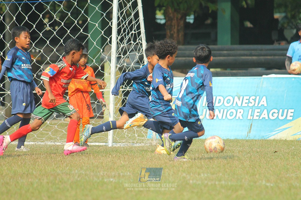 ijlu9 plate 050726 wiradhika soccer vs brazillian ss senayan