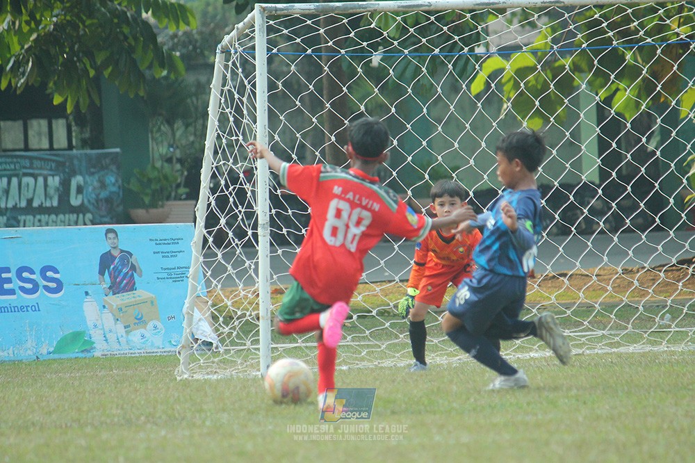ijlu9 plate 050726 wiradhika soccer vs brazillian ss senayan