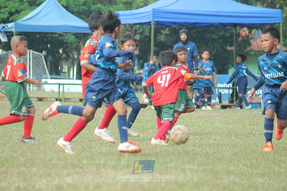 ijlu9 plate 050726 wiradhika soccer vs brazillian ss senayan