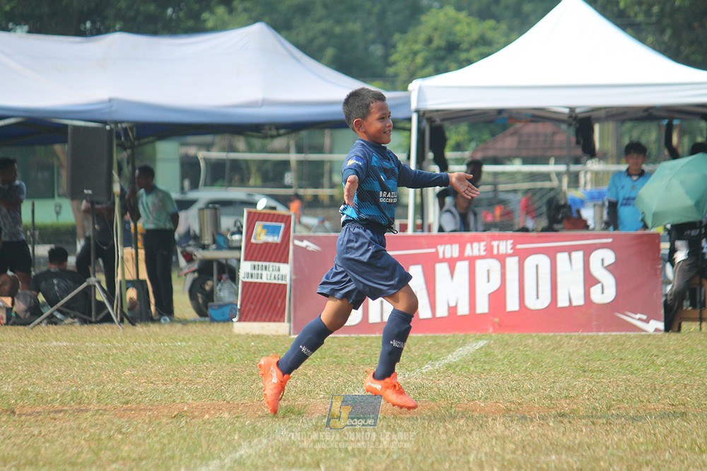 ijlu9 plate 050726 wiradhika soccer vs brazillian ss senayan