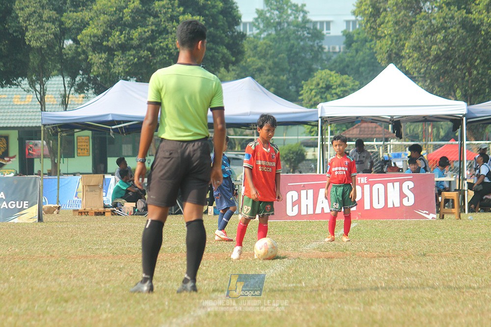 ijlu9 plate 050726 wiradhika soccer vs brazillian ss senayan