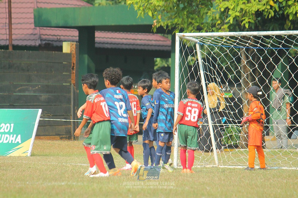 ijlu9 plate 050726 wiradhika soccer vs brazillian ss senayan