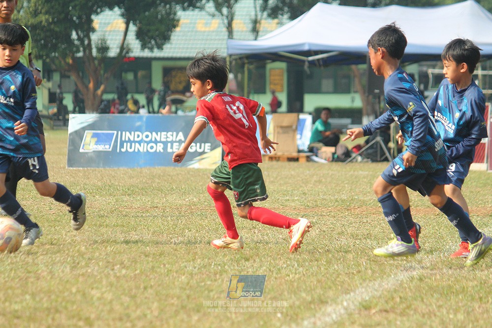 ijlu9 plate 050726 wiradhika soccer vs brazillian ss senayan