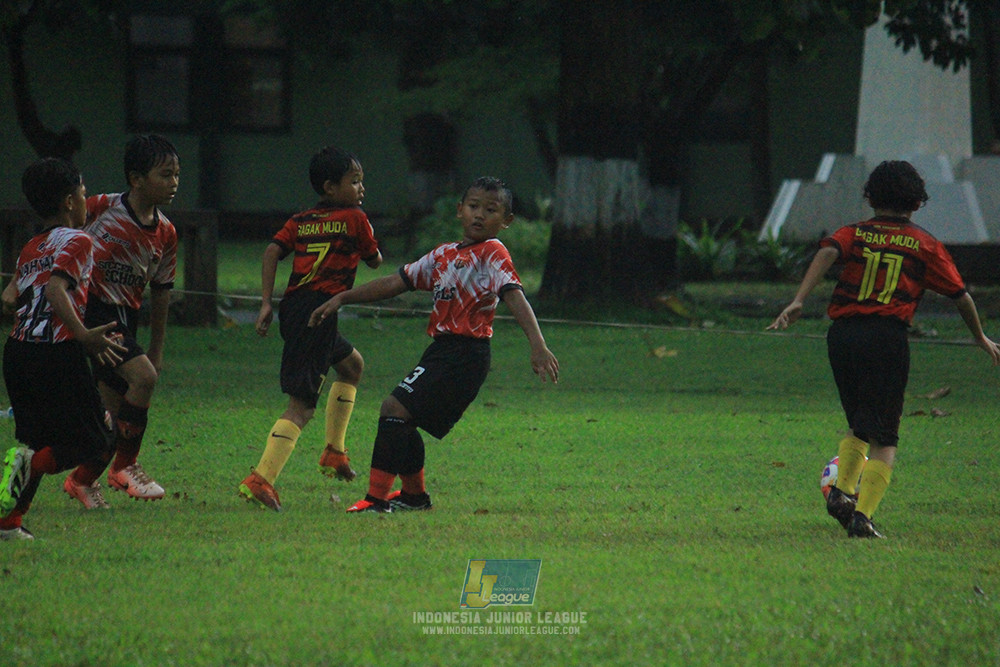 u11 120426 diklat paku jaya vs gagak muda
