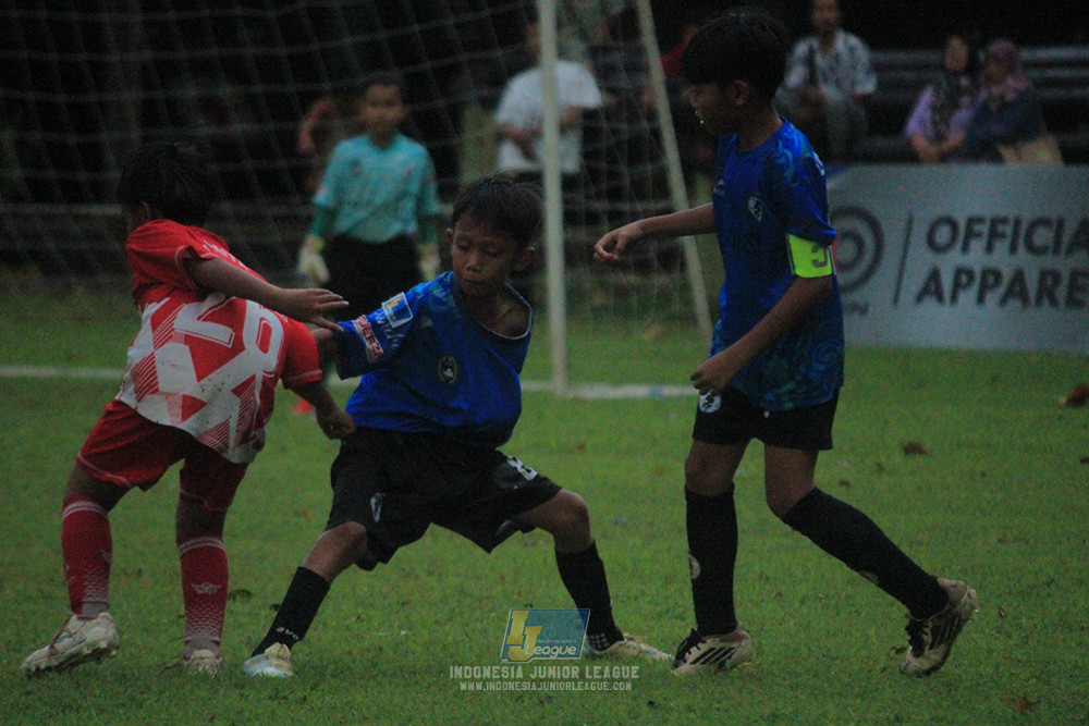 u11 120426 indonesia muda utara vs steelford united