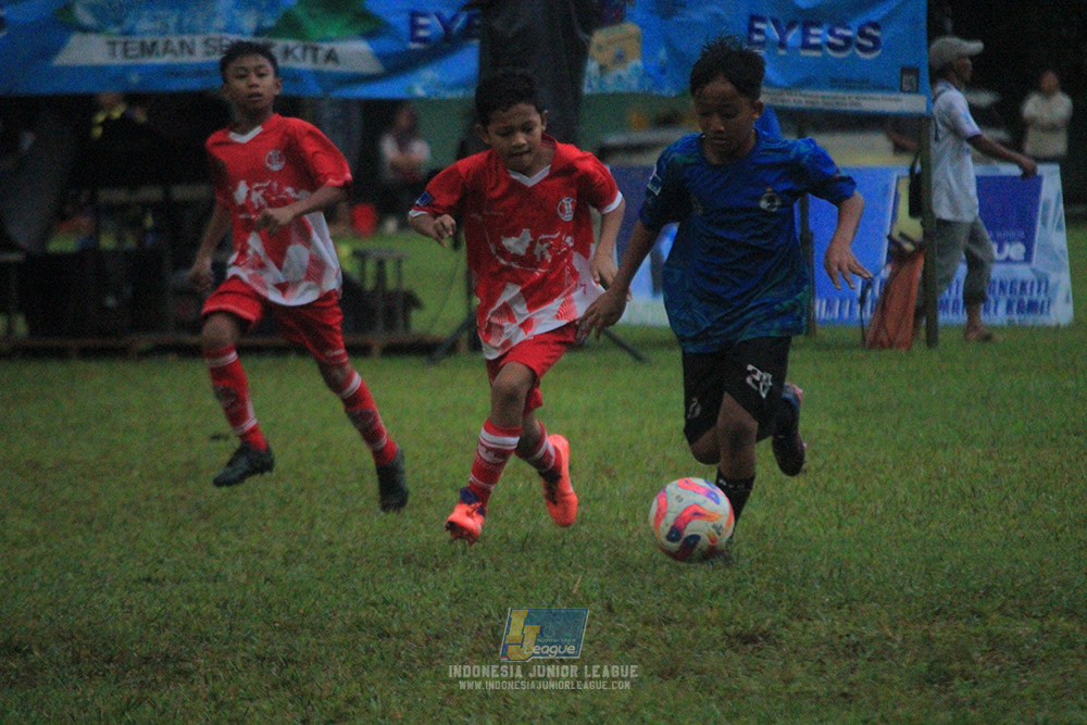 u11 120426 indonesia muda utara vs steelford united