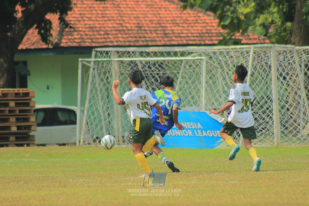 u13 200626 maesa pararaider white vs blles academy
