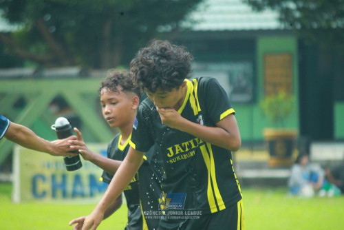 Azka Andhyka: Berpegangan Paolo Maldini