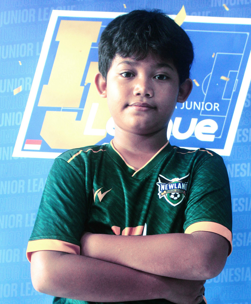 RASYA HASIHOLAN