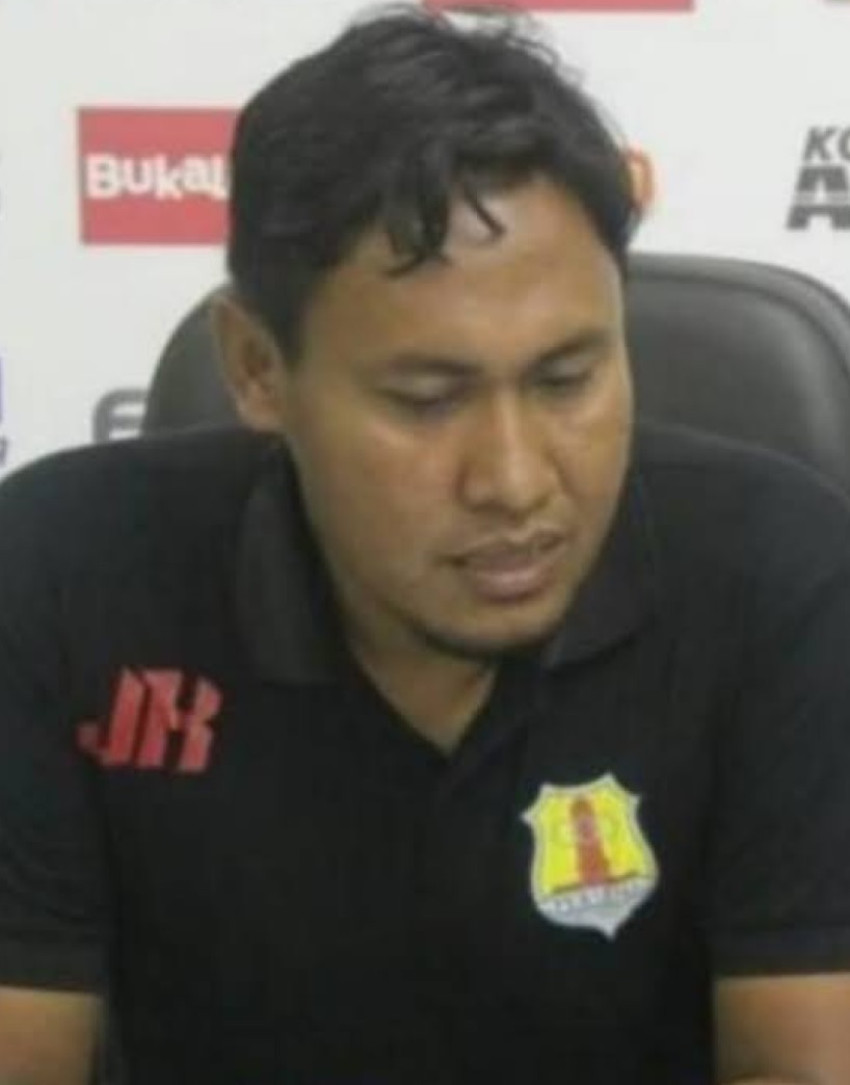 Coach Joko Kuspito - ISA MARZUKI BANDRIAWAN - MERAH
